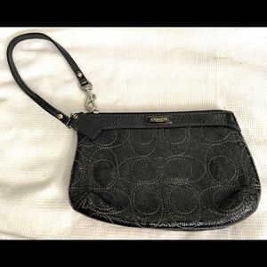 Coach Signature Poppy “C” Black Patent Leather Wristlet. Top Zipper Lined